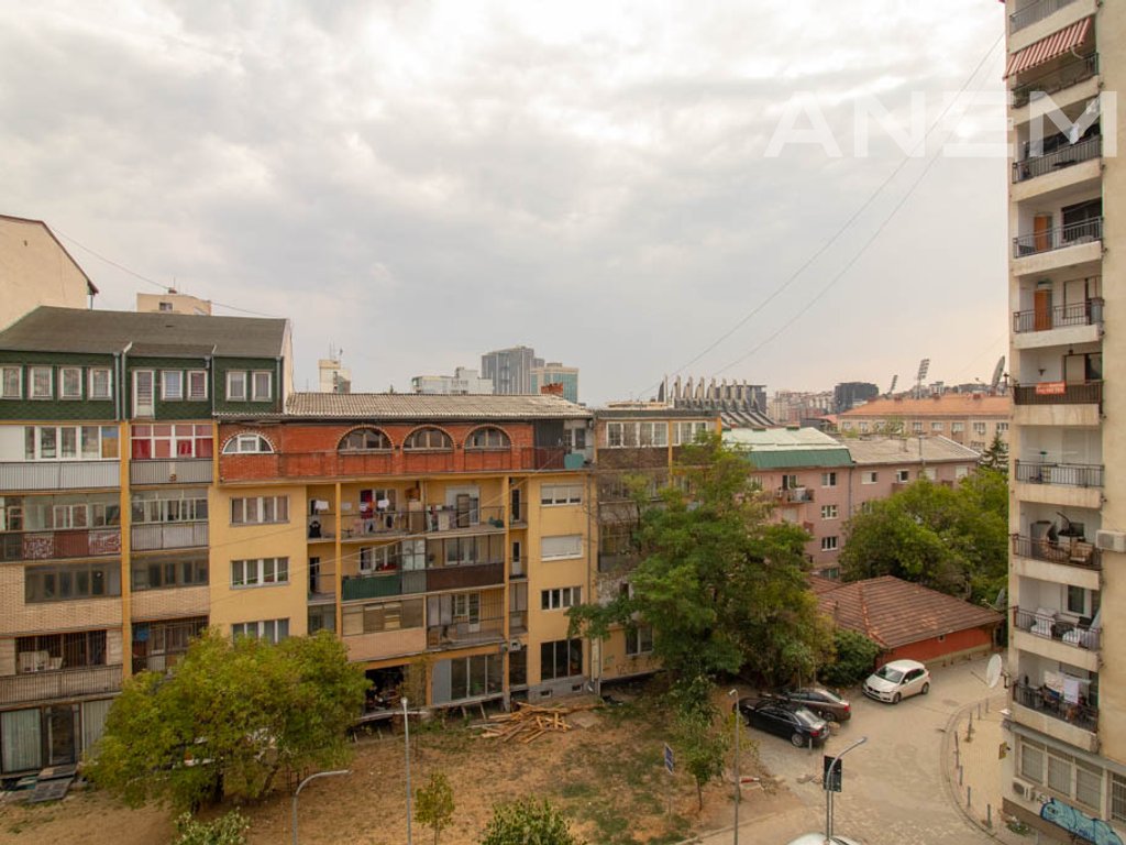 Banesë me qira me 3 dhoma gjumi në Qendër të Prishtinës 2