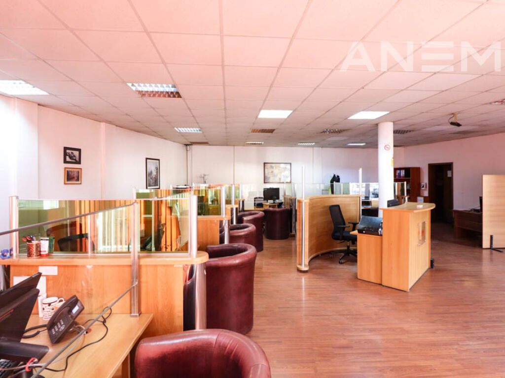 Zyre me qira me 12 hapësira pune në Qendër 2