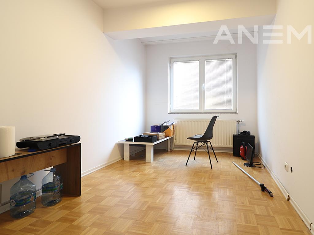 Zyre me qira me 2 hapësira pune në Arbëri 3