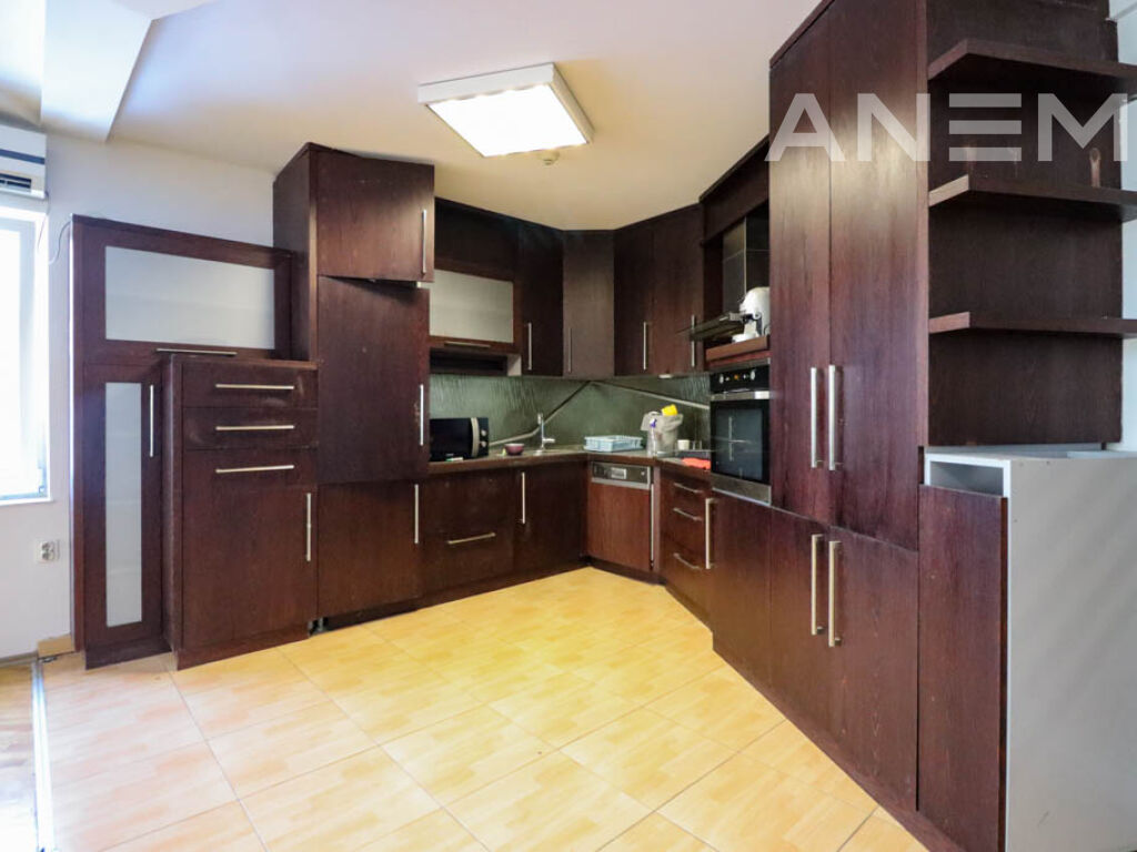 Objekt me qira 1000m² në lagjen Bregu i Diellit 4