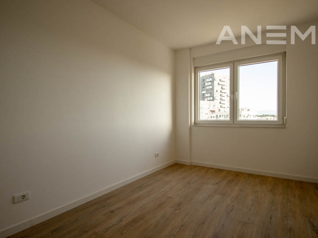 Zyre me qira me 3 hapësira pune në lagjen Mati 1 3
