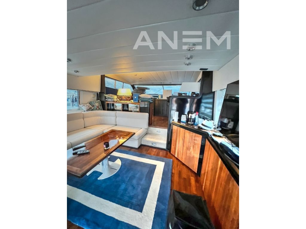 Yacht Mangusta Rodrigues në Shitje 2