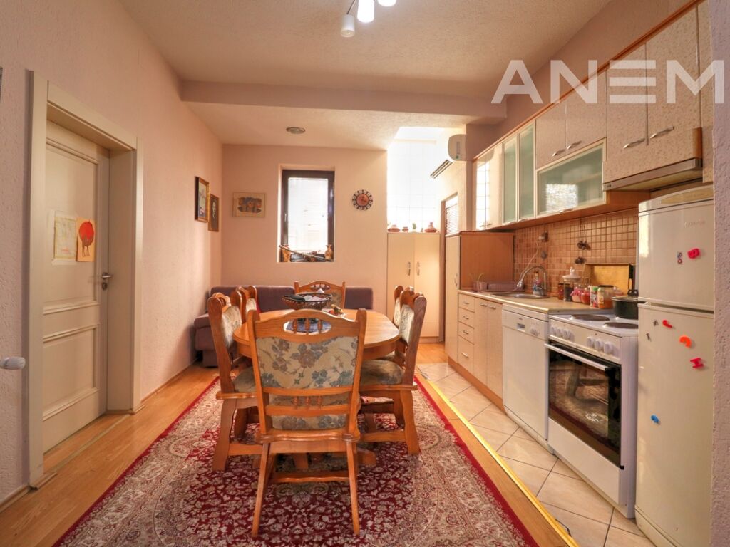 Banesë në shitje 80m² në Qendër 4