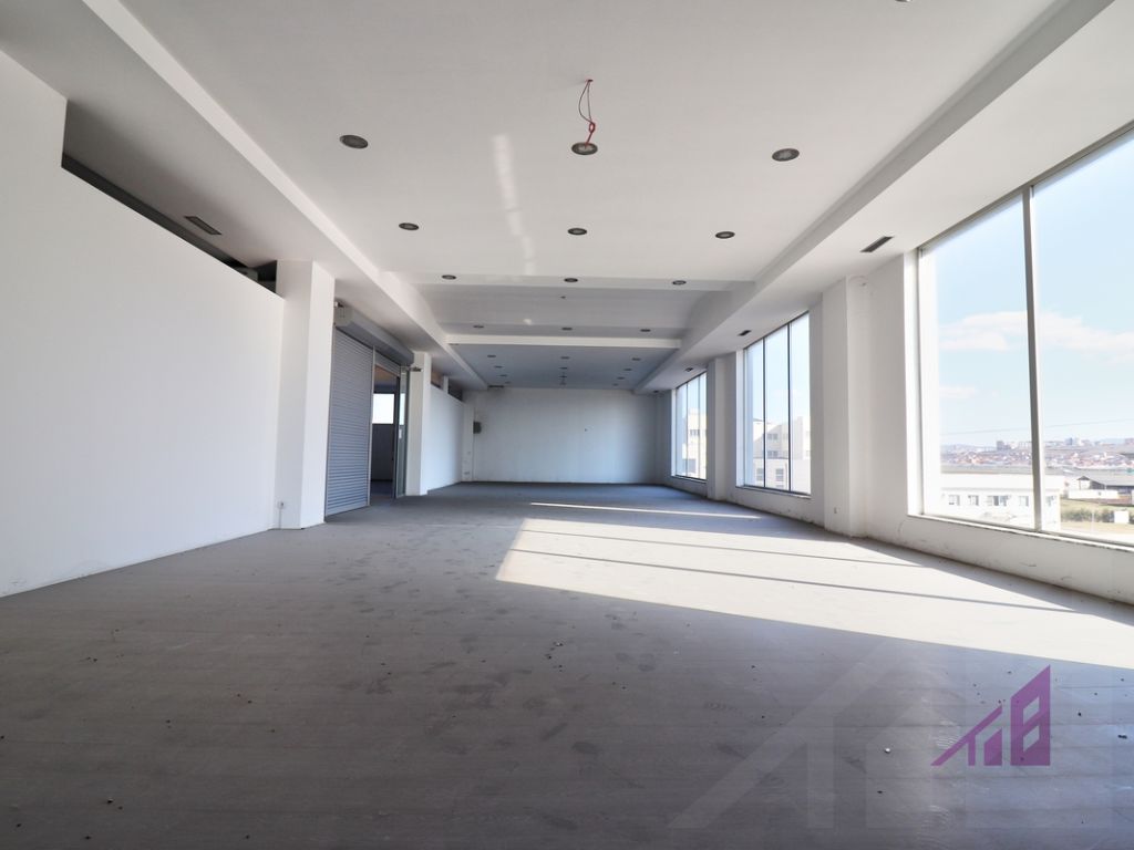 Lokal ne shitje 200m2 ne magjistralen Prishtine-Fushe Kosove