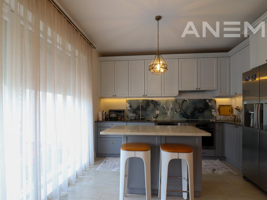 Shtëpi në shitje 174m²+42m² në lagjen Marigona Residence 4
