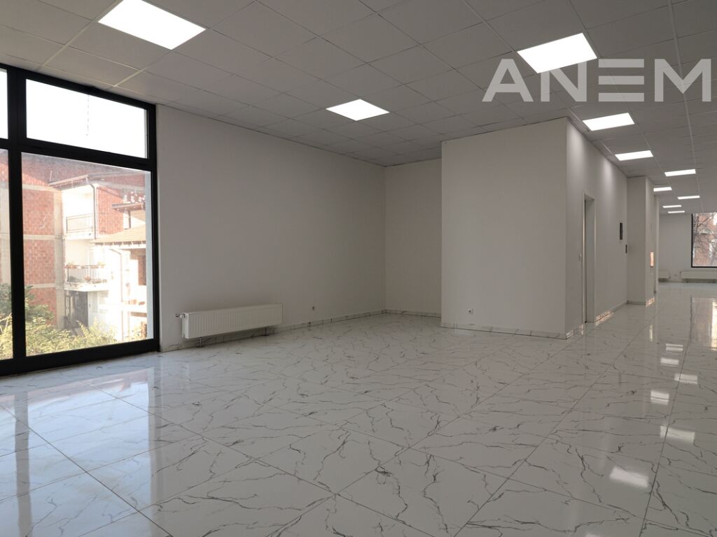 Zyre me qira me 3 hapësira pune në lagjen Tophane 3