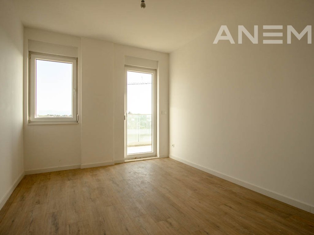 Zyre me qira me 3 hapësira pune në lagjen Mati 1 4