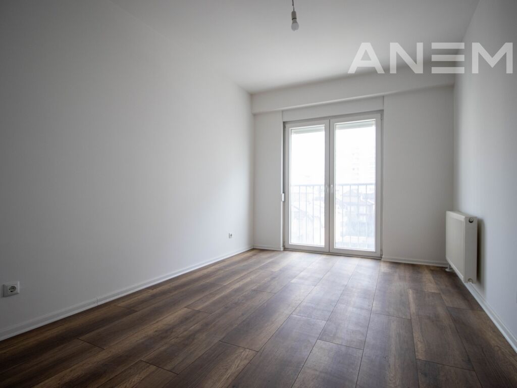 Zyre me qira me 3 hapësira pune në Rrugën B 3