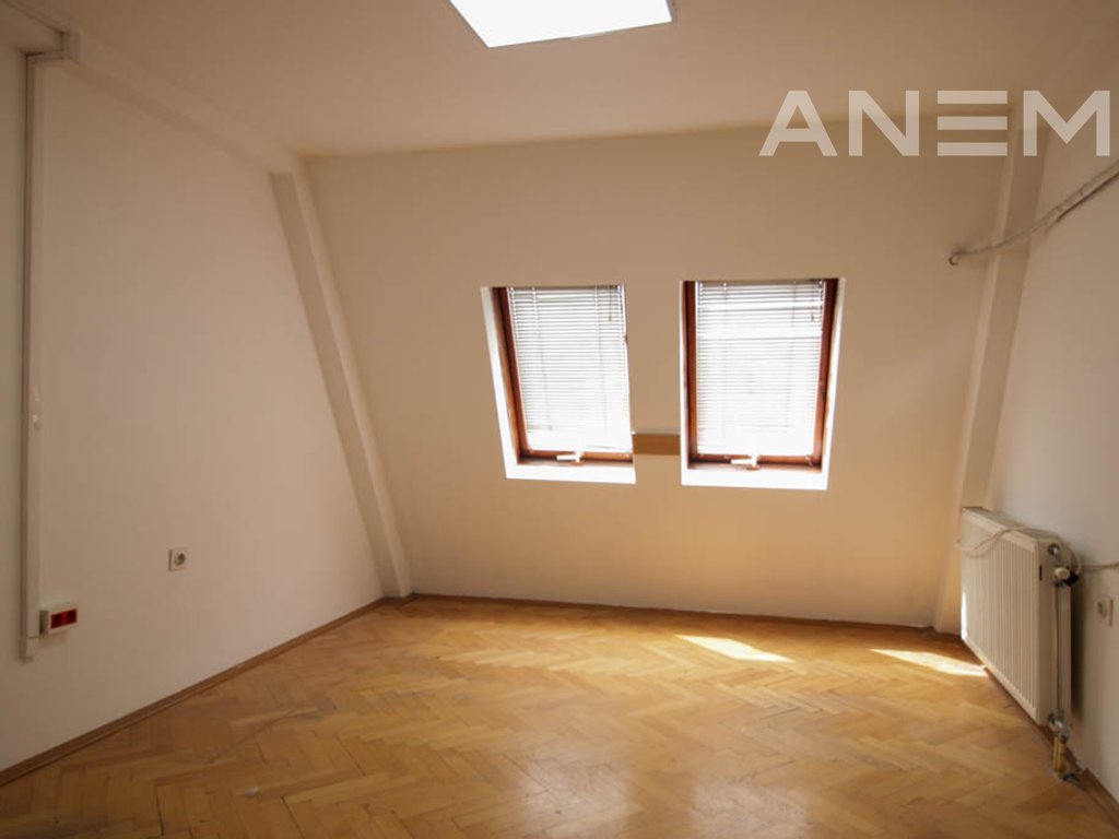 Zyre me qira me 4 hapësira pune në Pejton 2