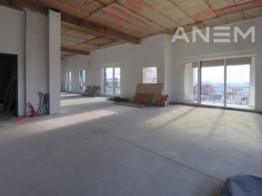 Lokal me qira 407.75m2 dhe terasë 200m2 në lagjen Mati 1 - Rruga C 3