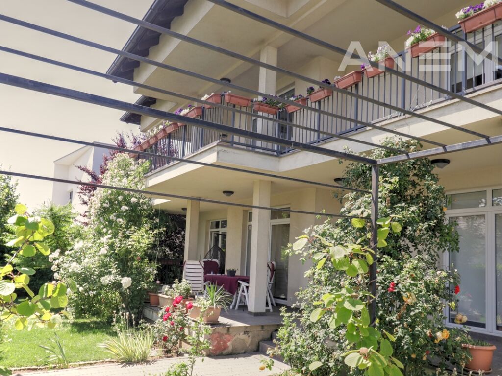 Shtëpi në shitje 750m2 në Veternik 3