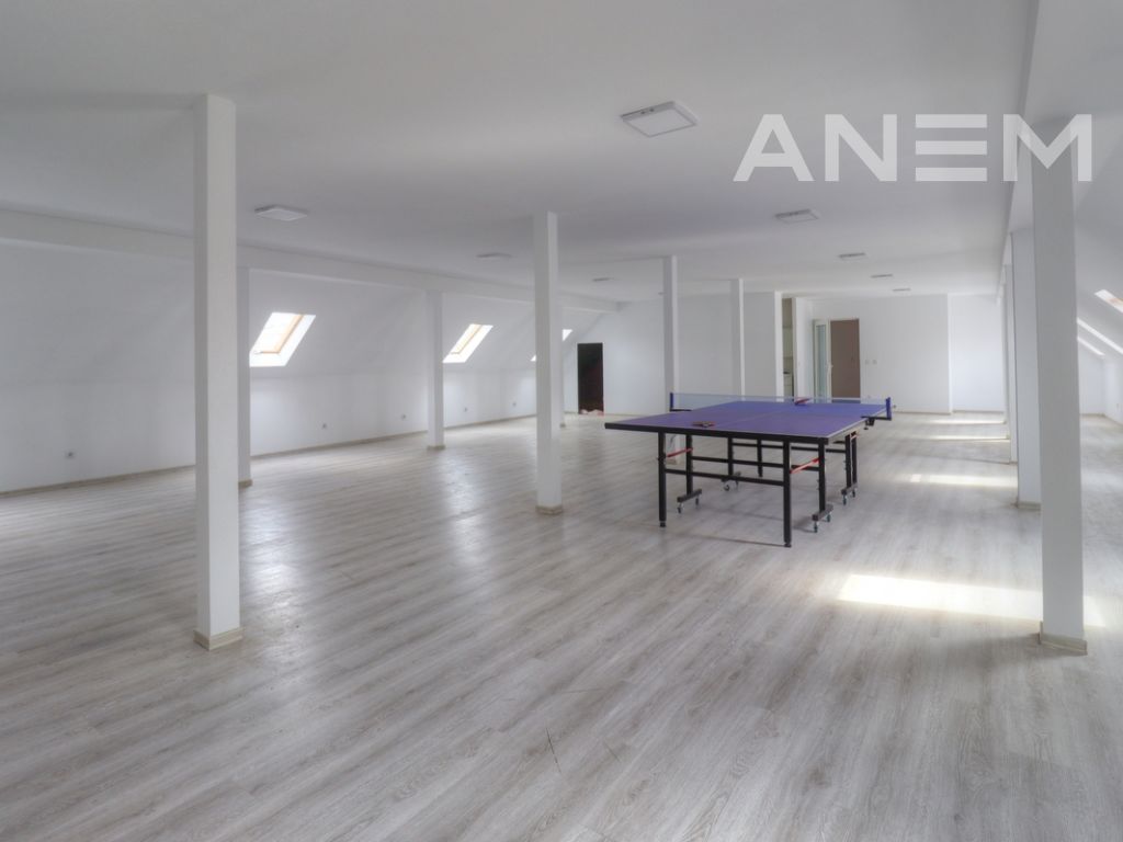 Zyre me qira 220m2 në Pejton 2