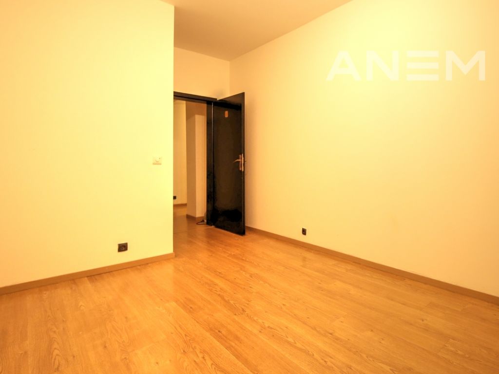 Zyre me qira me 2 hapësira pune në Pejton 4