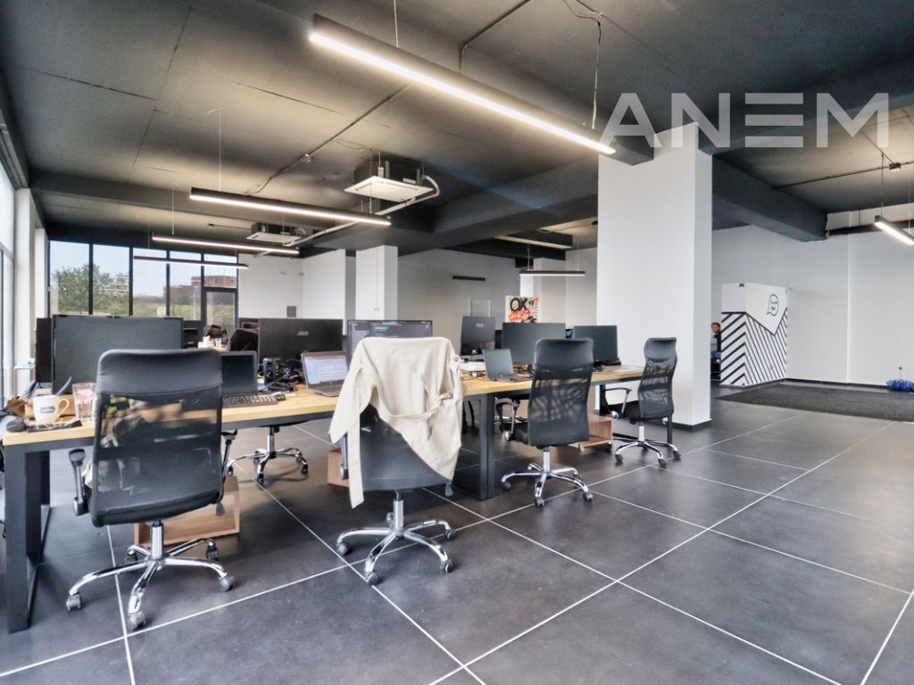 Lokal në shitje 236m2 në Veternik 4