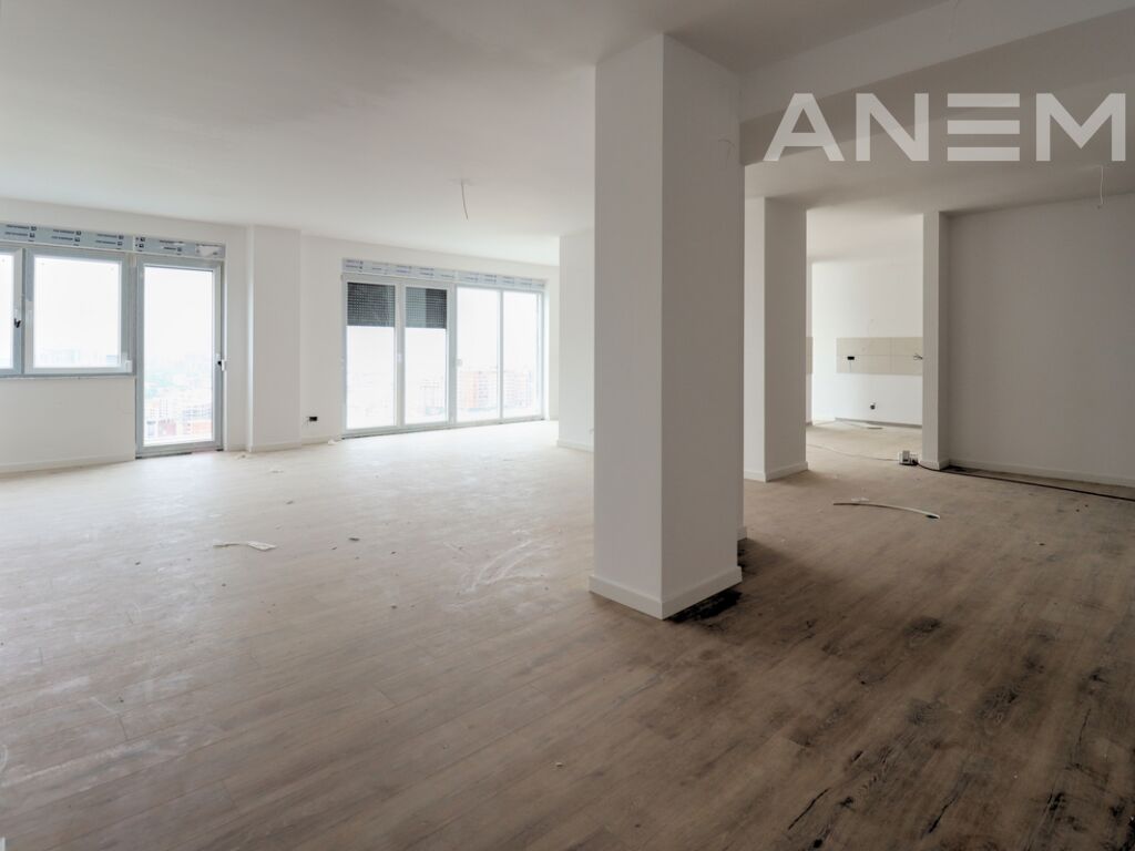 Penthouse në shitje 252m² në lagjen Kodrina 4