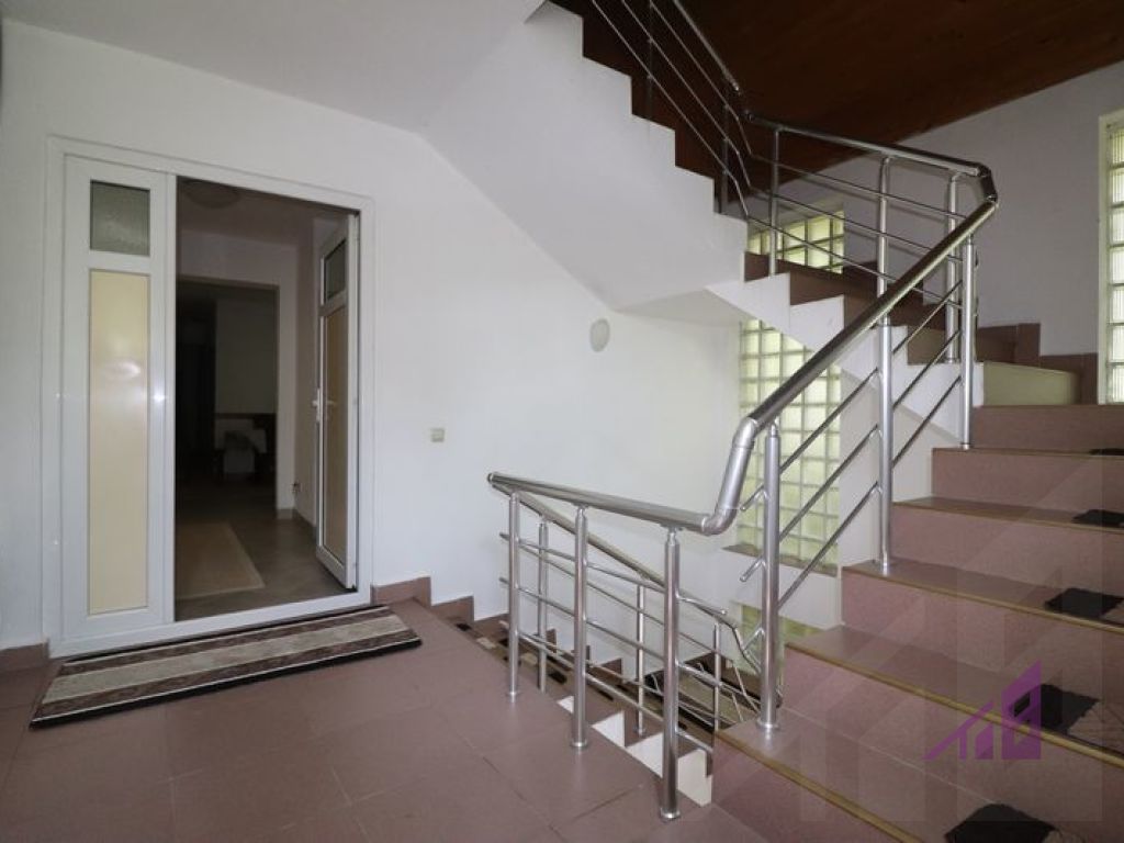 Shtëpi/Zyre me qira 500m² në Qendër 4