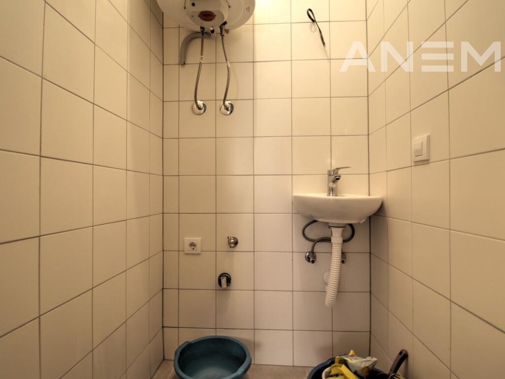 Zyre me qira me 3 hapësira pune në Mati 1 2