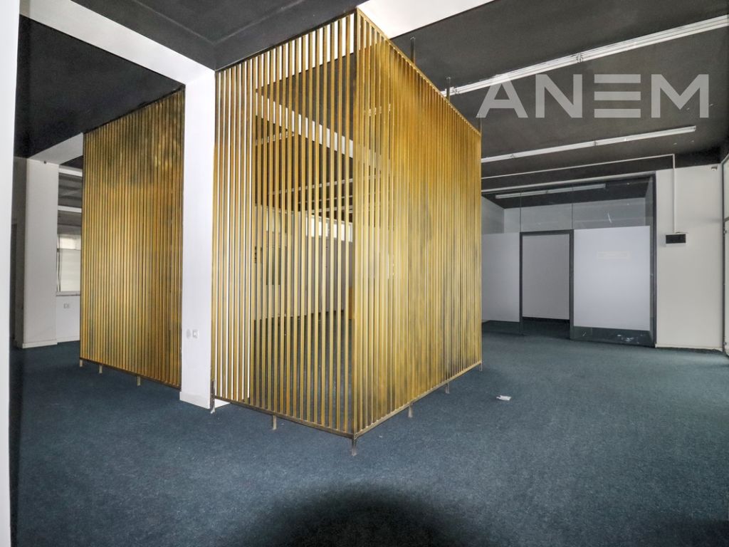 Objekt me qira 1000 m² në Sofali 3