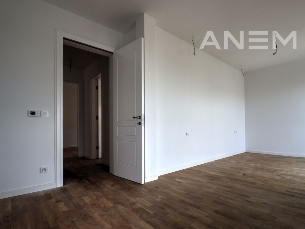 Shtëpi me qira me 3 dhoma gjumi në Royal Green Residence 4