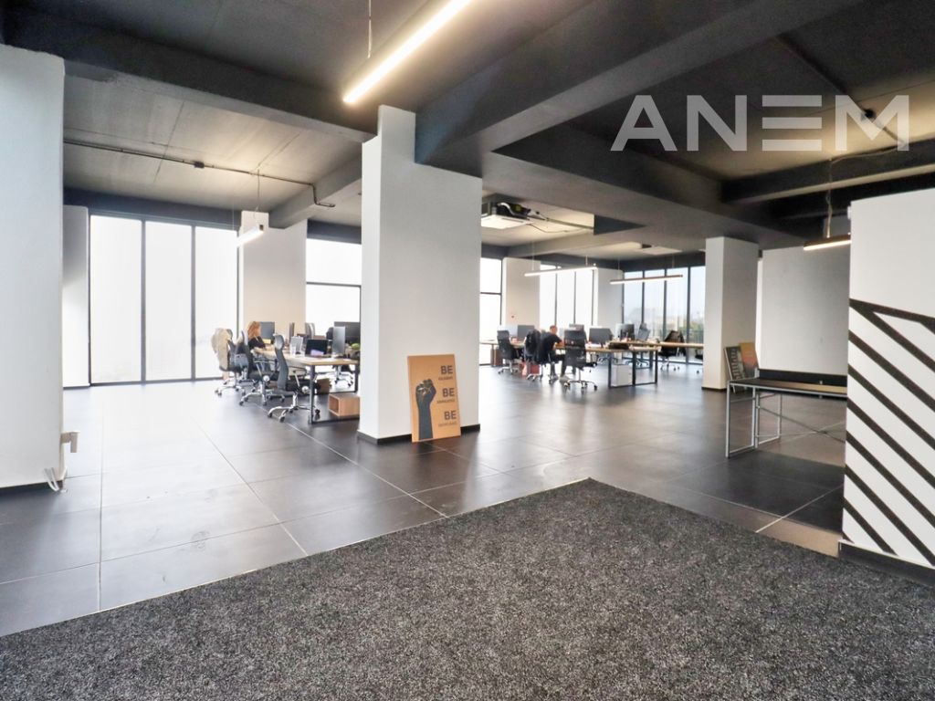 Lokal në shitje 236m2 në Veternik 2