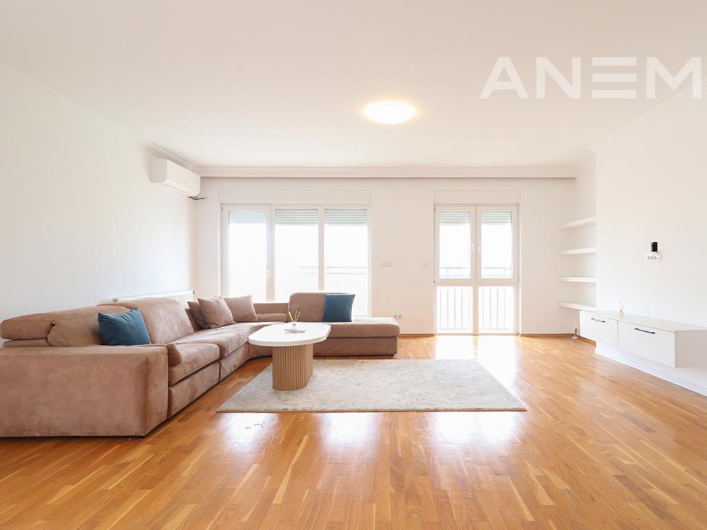 Penthouse me qira me 3 dhoma gjumi në rrugën C