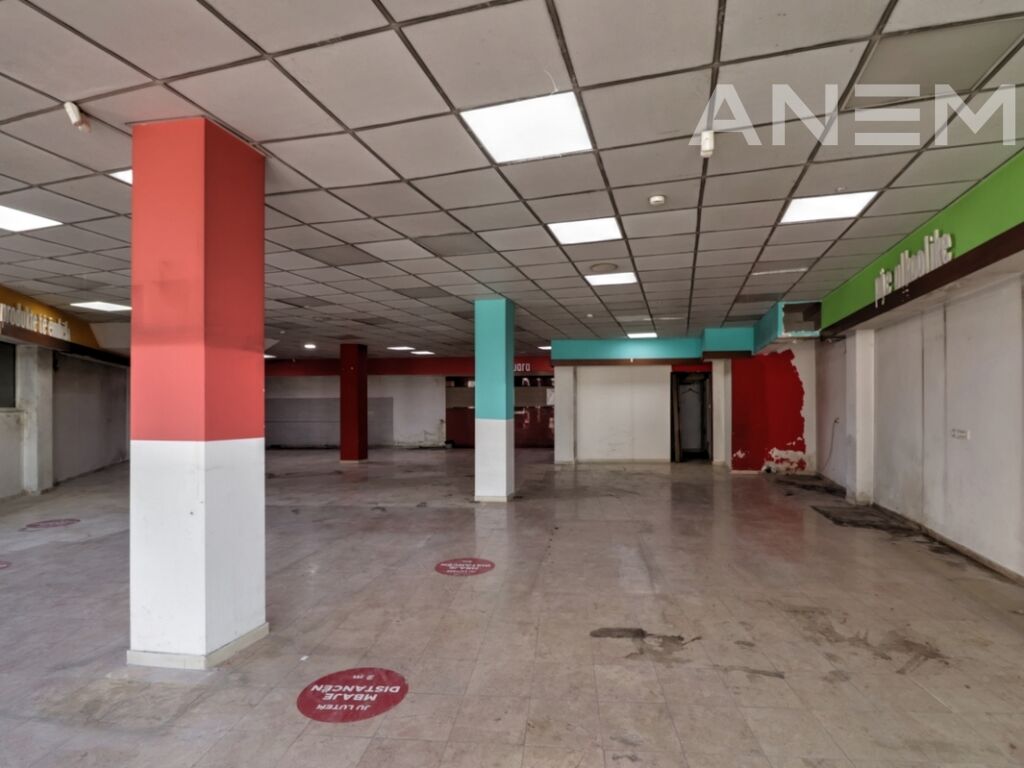 Lokal me qira 250m² në lagjen Aktash