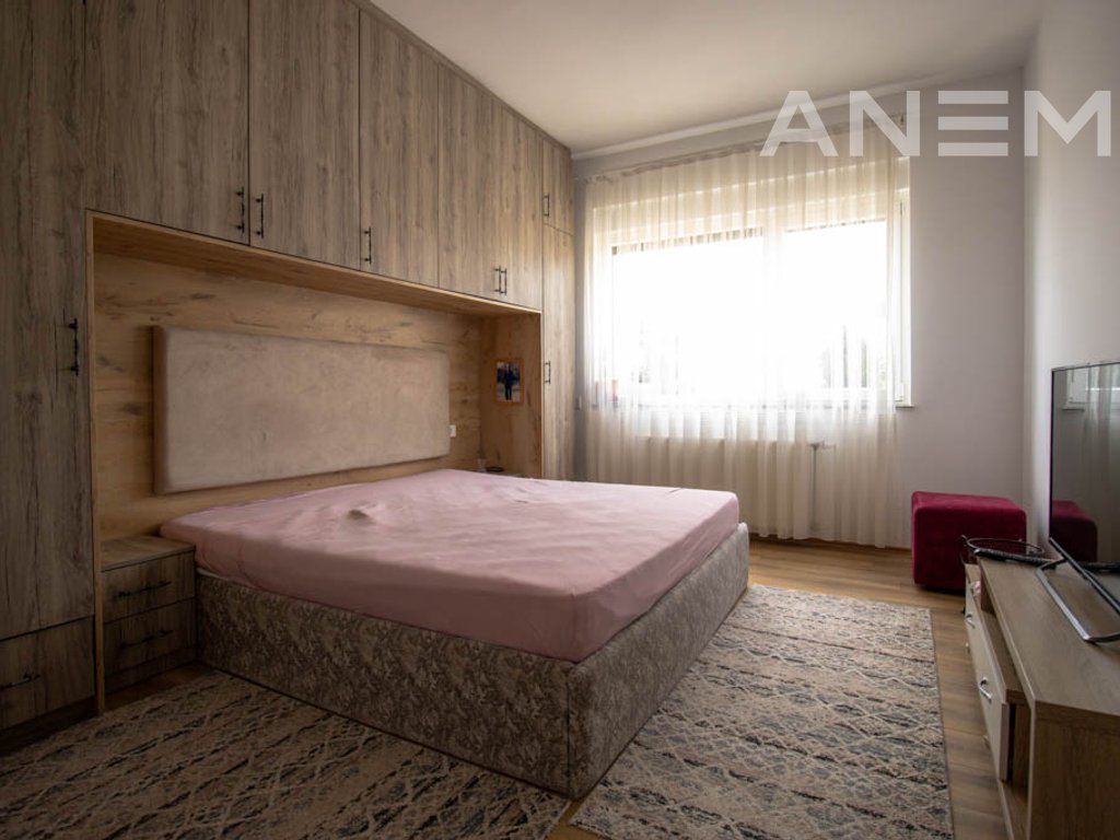Shtëpi në shitje 240m² në Veternik 4