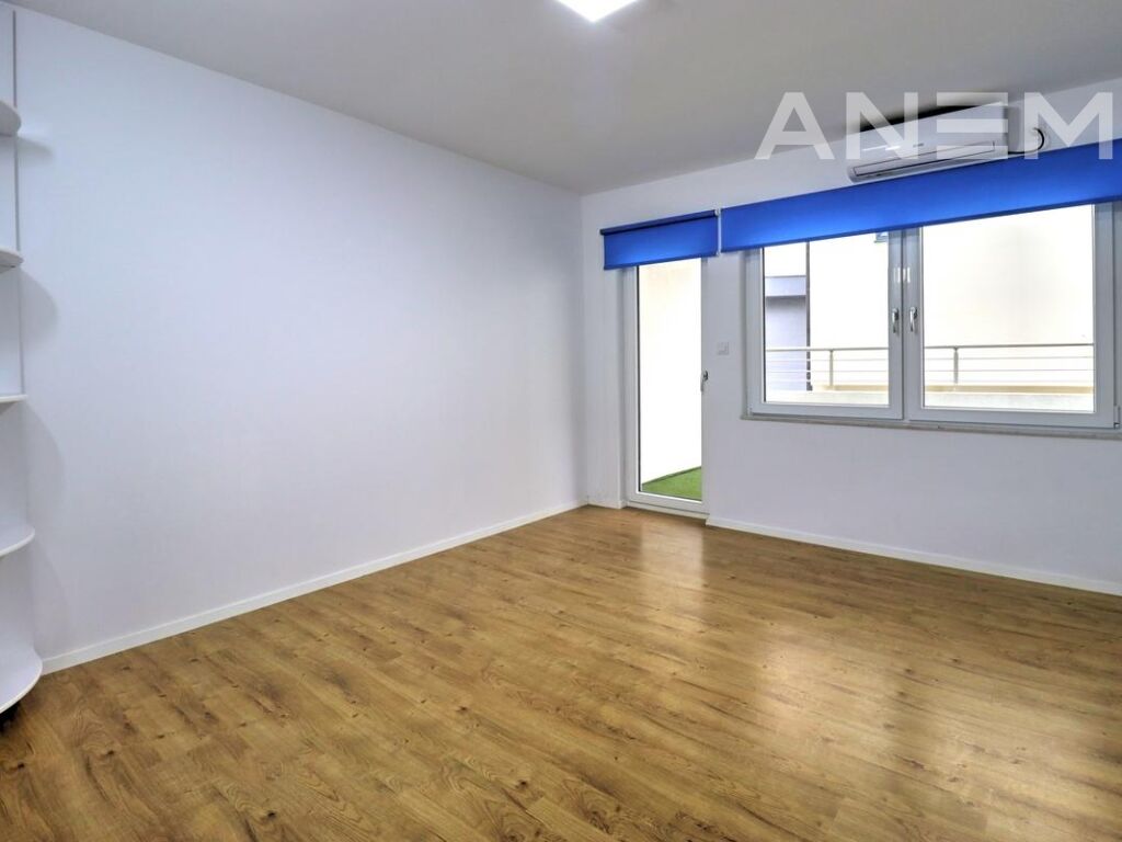 Zyre me qira 120m² në lagjën Aktash 4