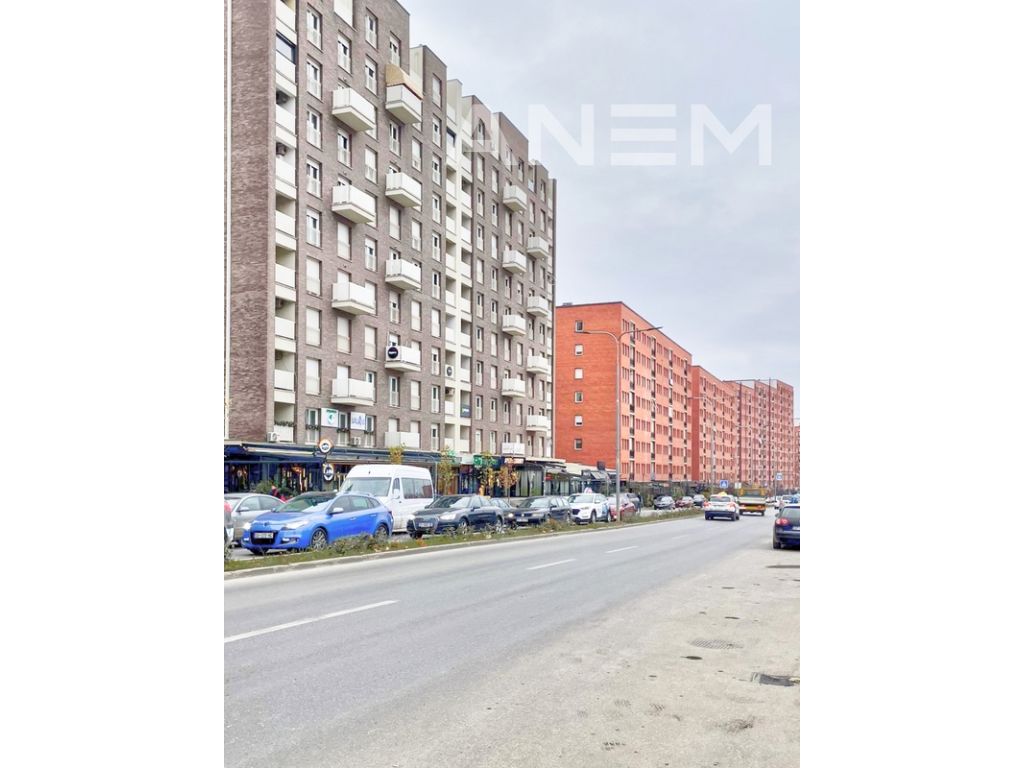 Lokal në shitje 300m2 në Rrugën B