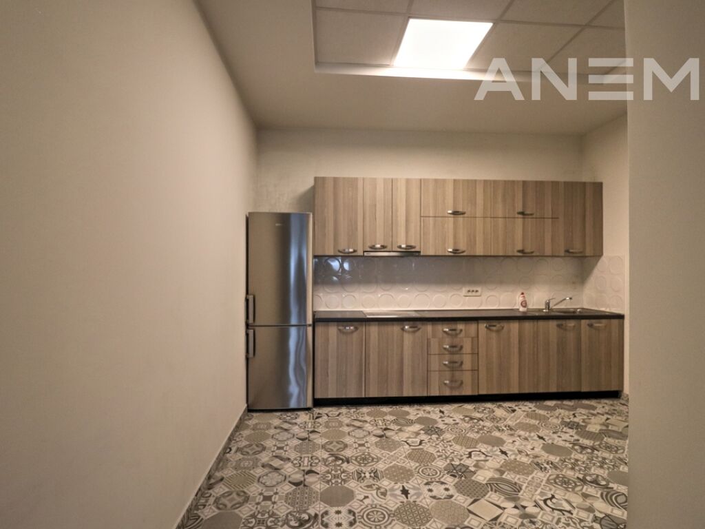 Zyre me qira 217.51m² në rrugën Prishtinë - Fushë Kosovë 3