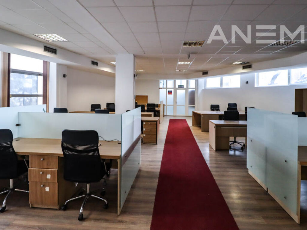 Objekt me qira 1000m² në lagjen Bregu i Diellit 3
