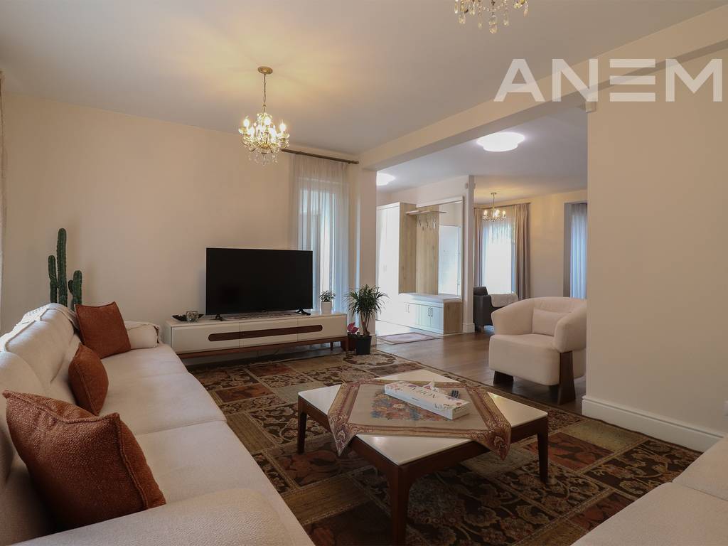 Shtëpi në shitje 174m²+42m² në lagjen Marigona Residence
