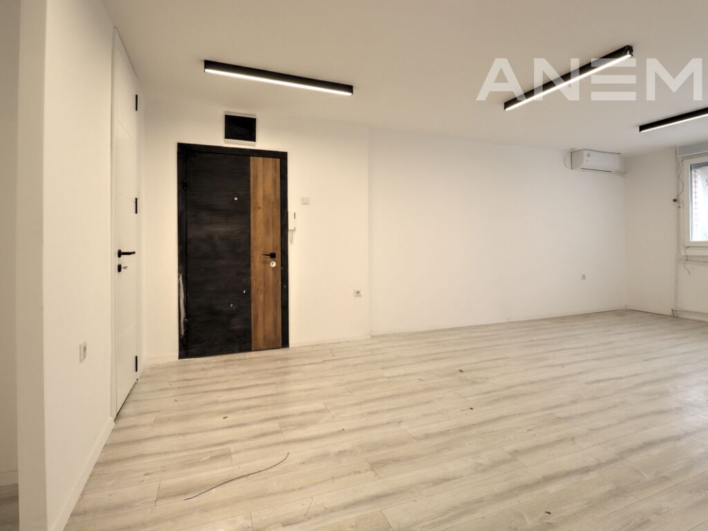Banesë/Zyre me qira me 4 hapësira pune në Qendër 2