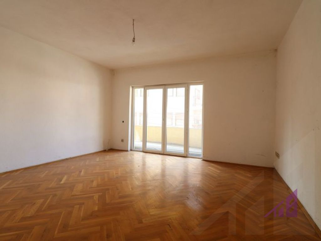 Shtëpi/Zyre me qira 500m² në Qendër 2