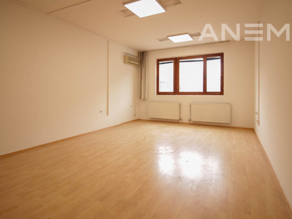 Zyre me qira me 4 hapësira pune në Pejton 3