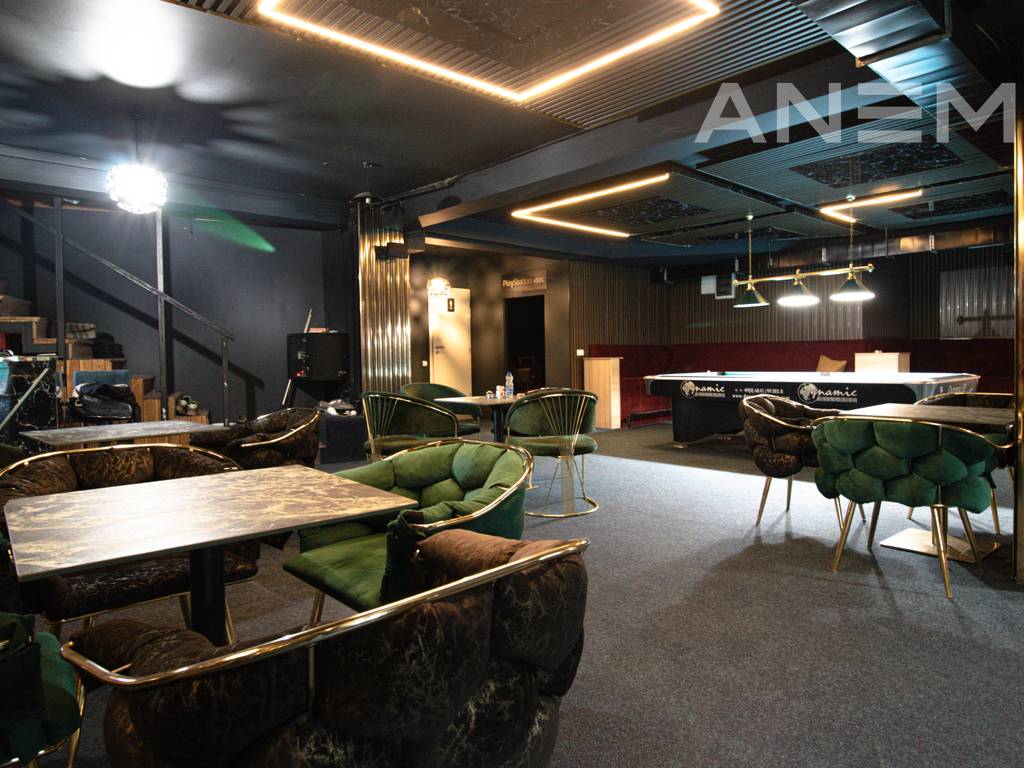 Lokal me qira 470m² në Qendër 3