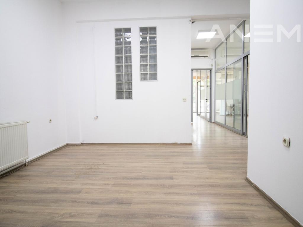 Lokal me qira 150m² në Qendër