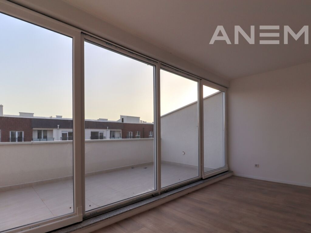Penthouse me qira me 4 hapësira pune në Mati 1 3