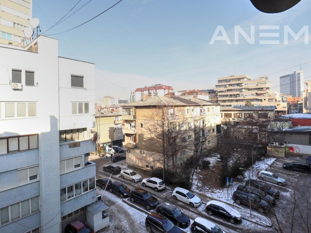 Banesë me qira me 2 dhoma gjumi në Qendër 4