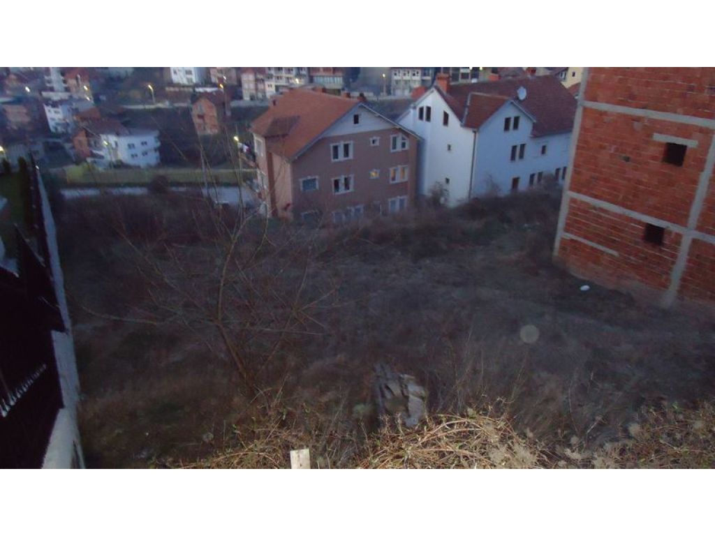 Toke per shitje 4.8ari ne lagjen e Vneshtave 2