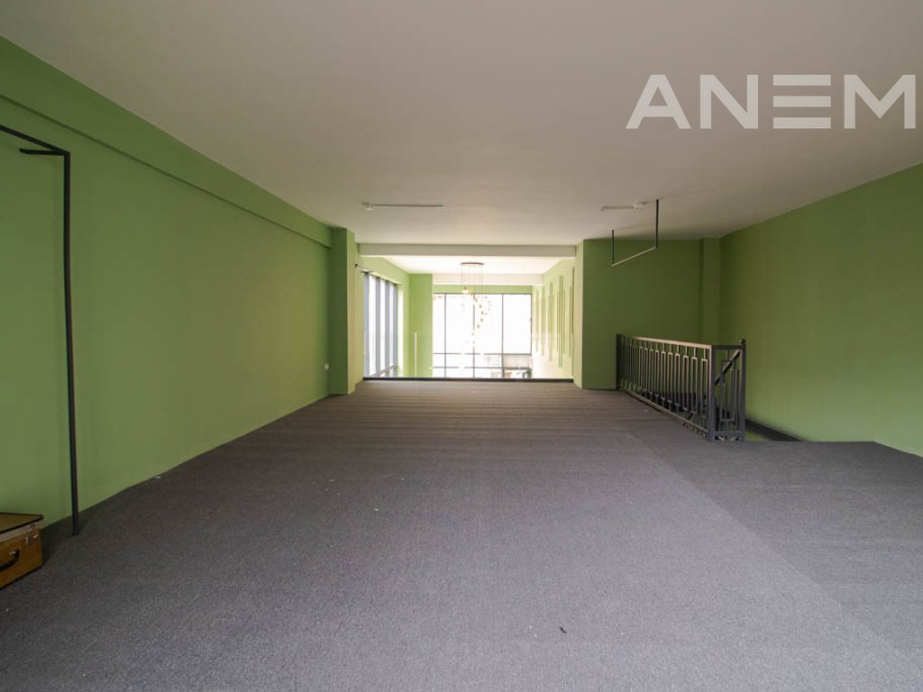 Lokal me qira 165m² në Mahallën e Muhaxherëve 4