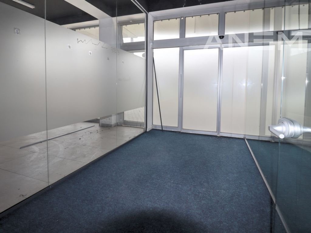 Objekt me qira 1000 m² në Sofali