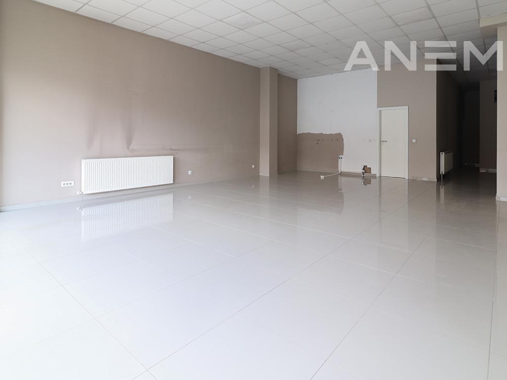 Lokal me qira 102m² në Rrugën B 3