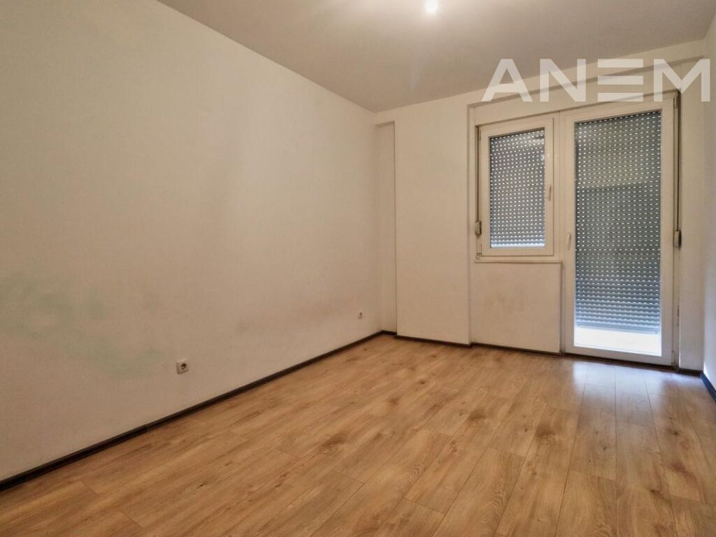 Banesë me qira me 3 dhoma gjumi në Mati 1 2