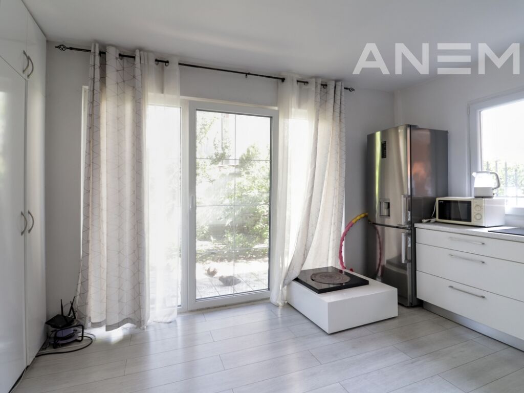 Zyre me qira me 2 hapësira pune në Pejton 4