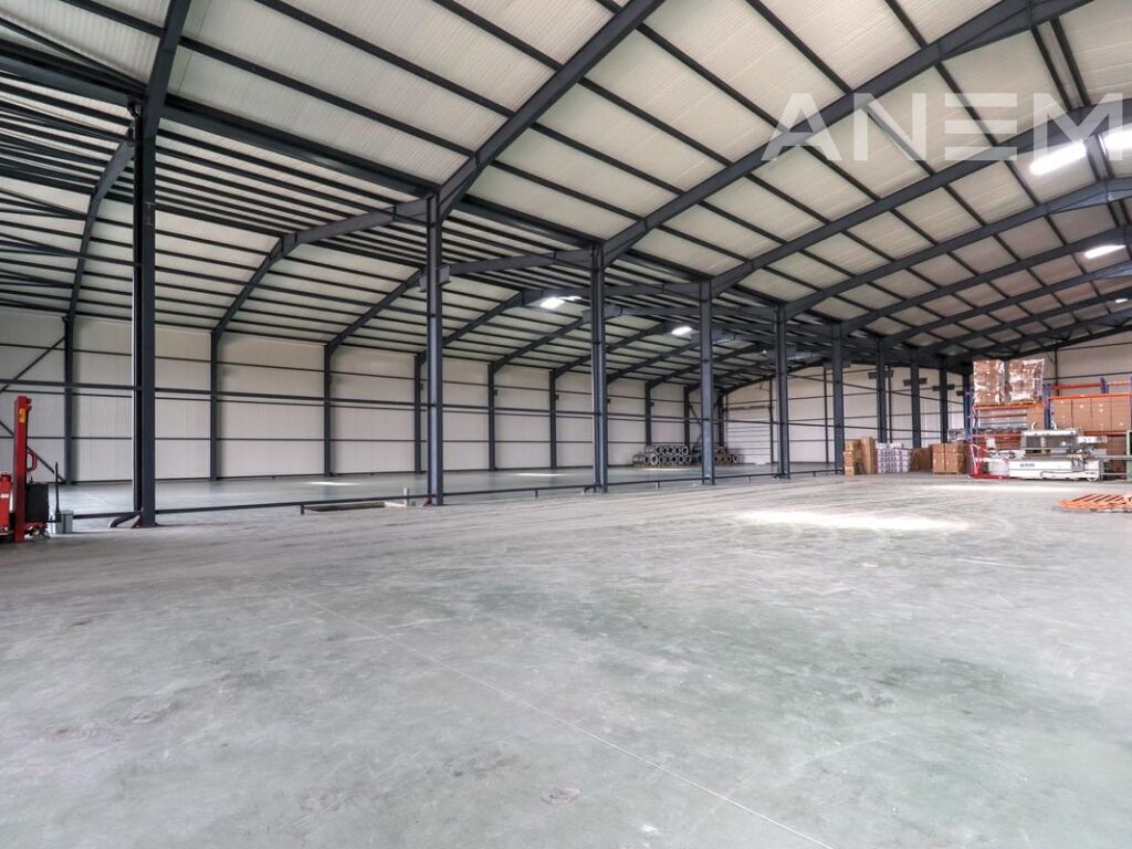 Objekt me qira 2880m2 në Preoce 3