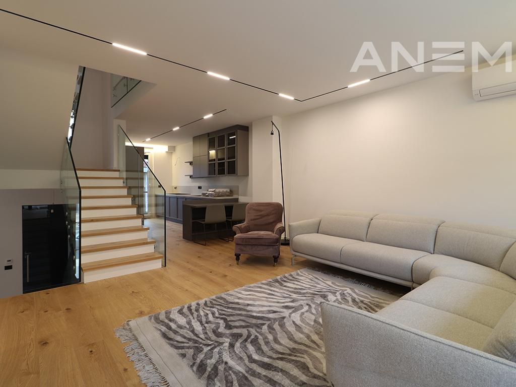 Shtëpi me qira 244m² në lagjen Marigona Hill 4