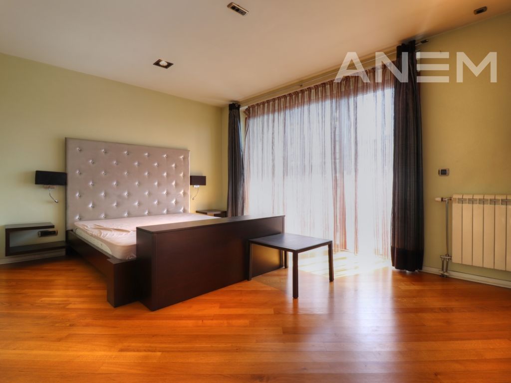 Banesë me qira me 1 dhomë gjumi në Qendër 4