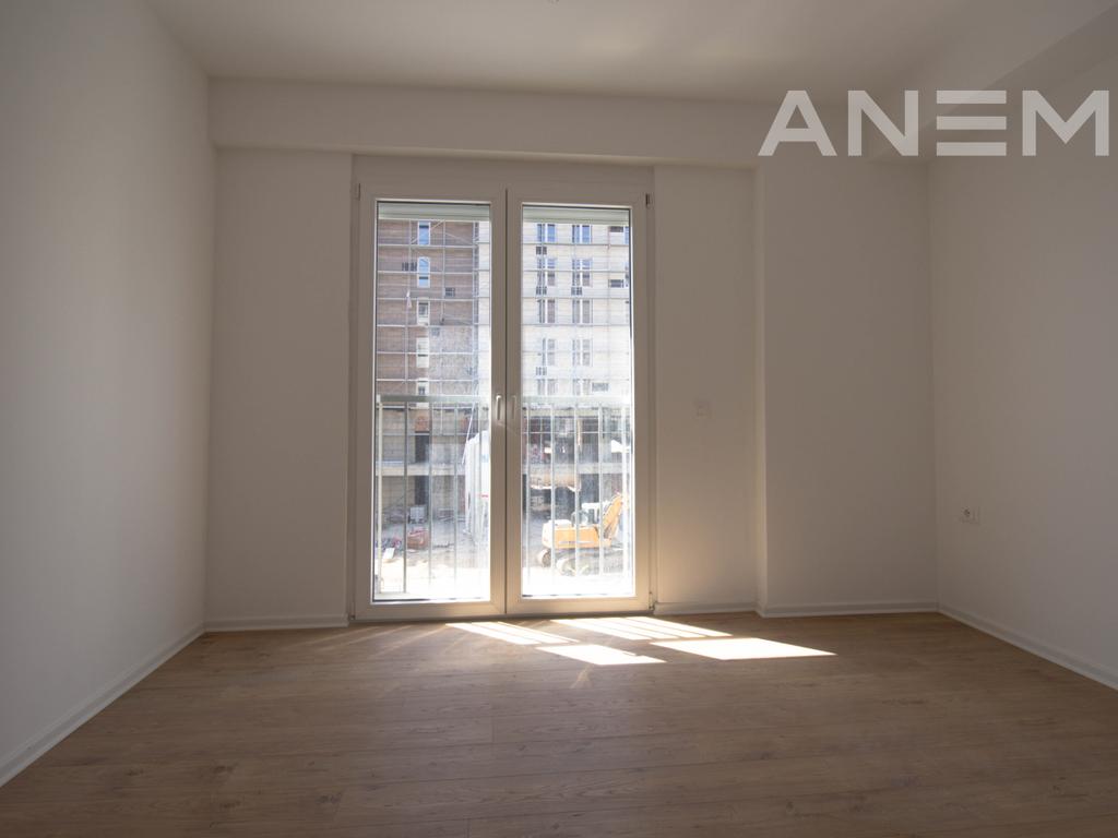 Banesë/ Zyre me qira me 3 hapësira në Veternik 4
