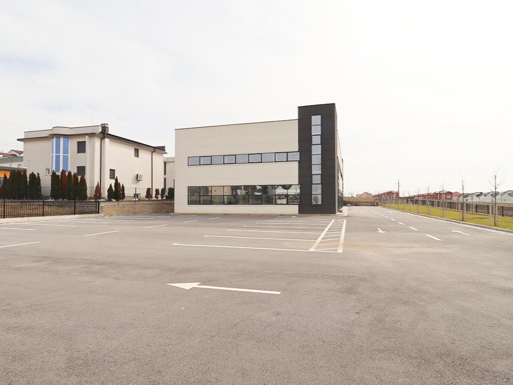 Objekt afarist me qira 1800m² në lagjen Veternik 2